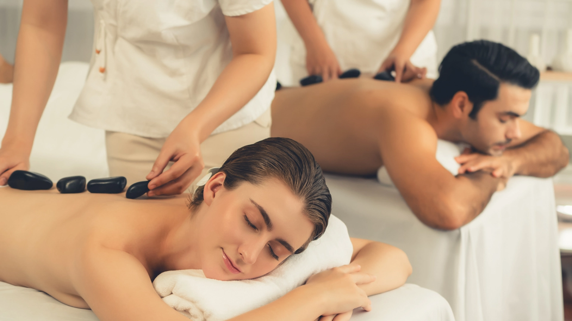 Massage med heta stenar